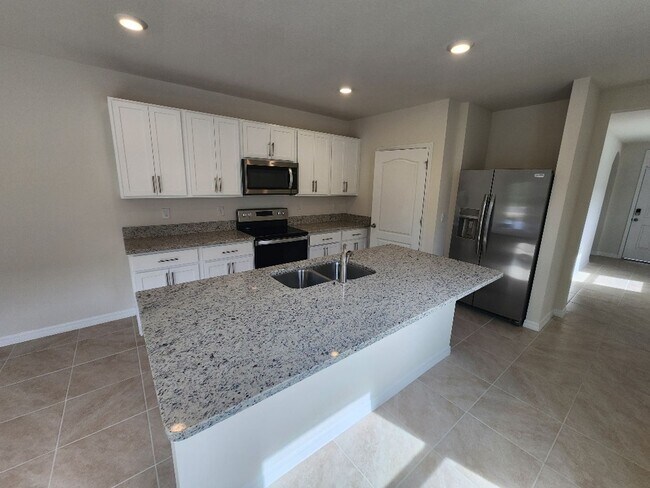 Building Photo - New 3/2/2 Venetian Bay