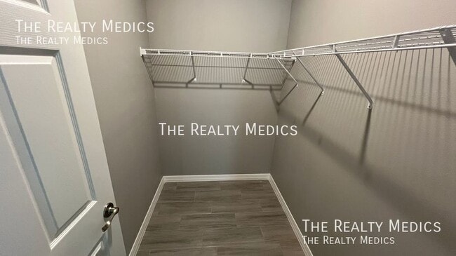 Building Photo - 850 Peyton Ave