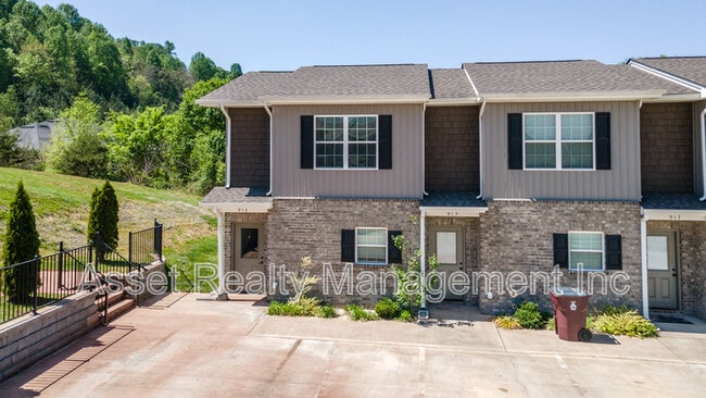 Building Photo - 913 Warrior Hill Dr