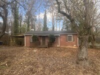 Building Photo - 324 Banberry Dr SE