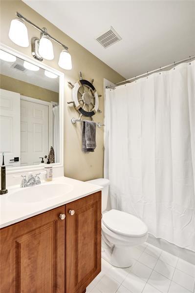 Building Photo - 4059 Crystal Lake Dr