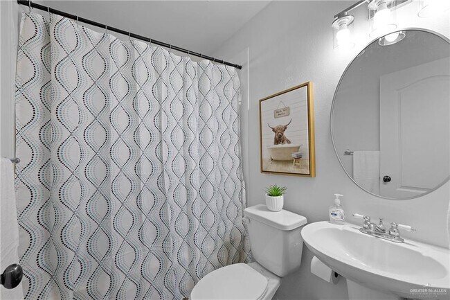 Building Photo - 16 Lake View Dr