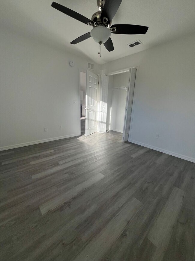 Building Photo - Newly remolded duplex