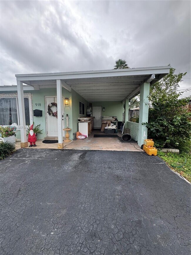 Building Photo - 918 SE 16th St