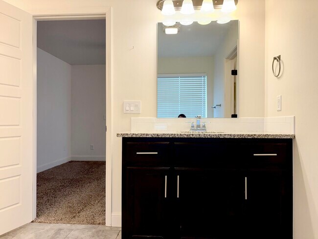 Building Photo - 2108 Birdie Ln