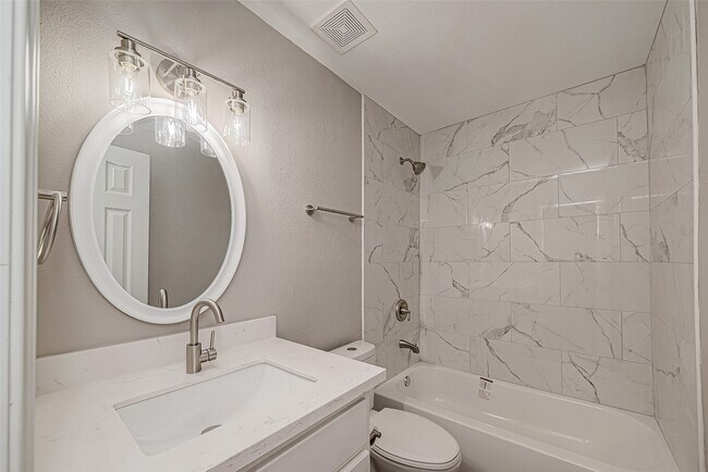 Building Photo - 8619 Valley Meadow Dr