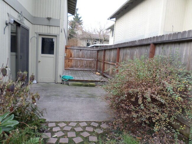 Building Photo - 1149 Progress Dr