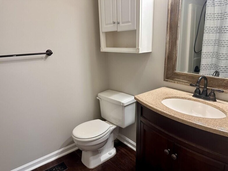 Building Photo - 2290 Fairways Ct