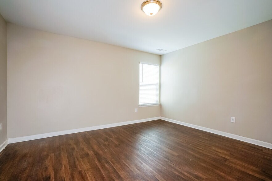 Building Photo - 21 Relict Dr