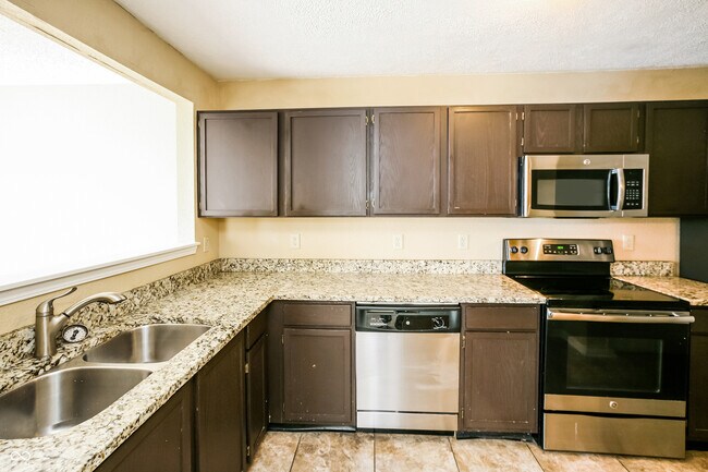 Building Photo - 6625 Kinnerton Dr