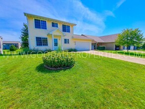 Building Photo - 3 Bedroom 3.5 Bath Urbandale Home Waukee S...