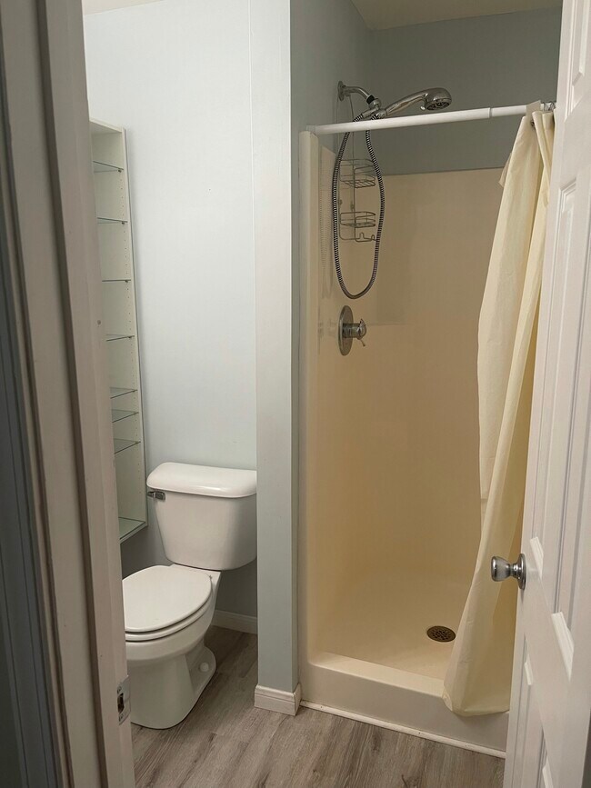 Building Photo - 6314 Springside Dr