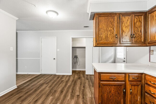 Building Photo - Updated House for Rent in Maumelle – Spaci...