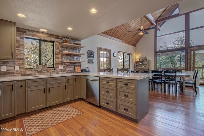 Building Photo - 6823 Fara Dr
