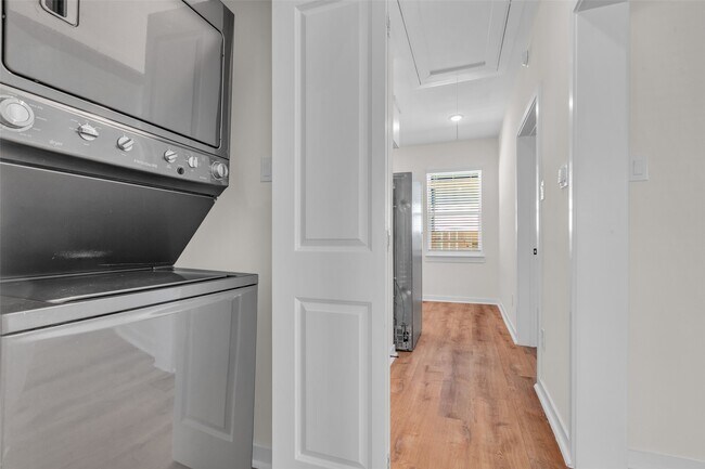 Building Photo - 3441 McGowen St