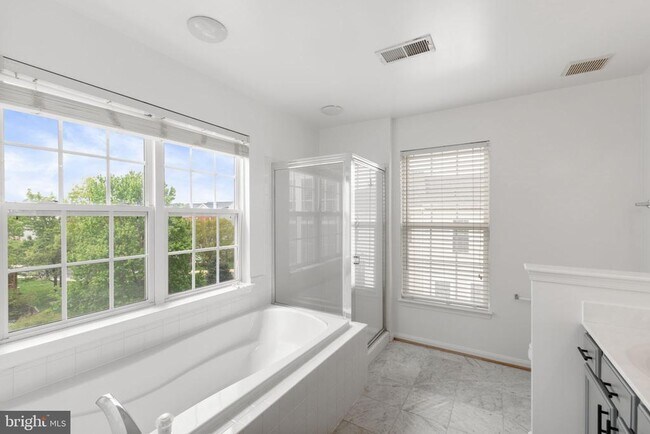 Building Photo - 2372 Woodland Pond Ln