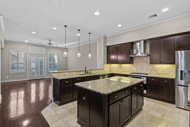 Building Photo - Stunning Single-Family Home in the Heart o...