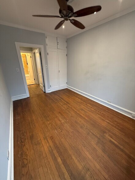 Building Photo - 534 W Brompton Ave