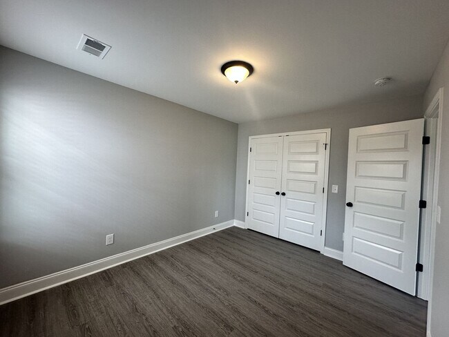 Building Photo - 1020 Addler Dr