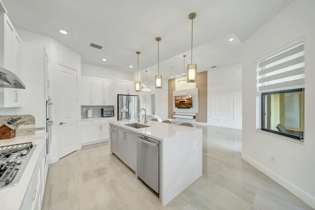 Building Photo - 12055 Lake Trail Ln