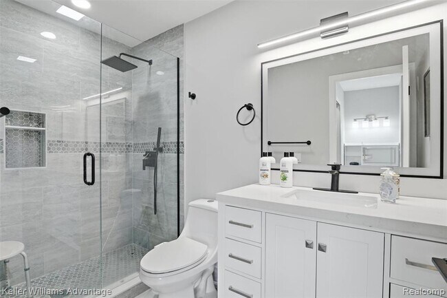 Building Photo - 5271 Wright Way E
