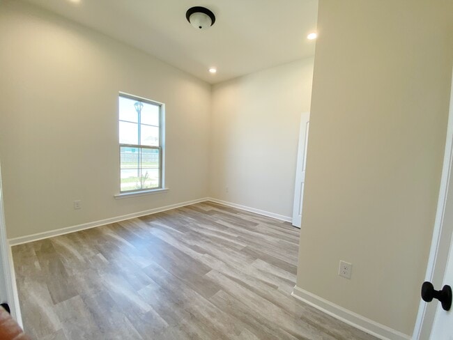 Building Photo - 8326 Rocky Trail Ave