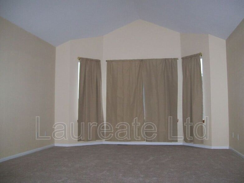 Building Photo - 8521 S Upham Way