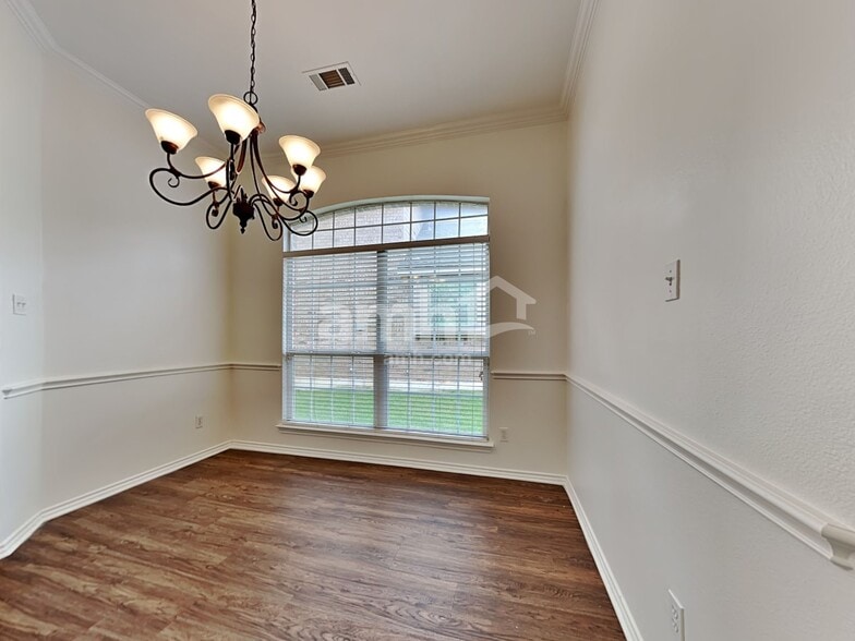 Building Photo - 6308 Fall River Dr