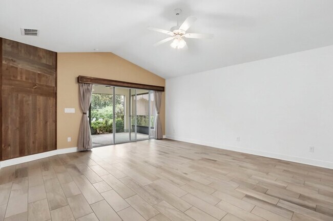 Building Photo - 30429 Island Club Dr