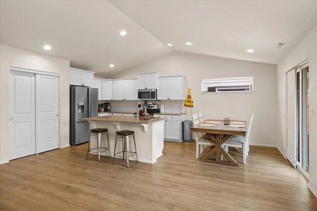 Building Photo - LIGHT FILLED OPEN LAYOUT SINGLE LEVEL HOME
