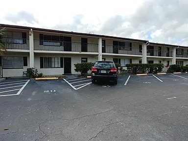 Building Photo - 2 N Fernwood Ave