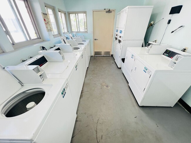 Building Photo - Mira Mesa Two Master Bedroom Upper Level Corner Condo