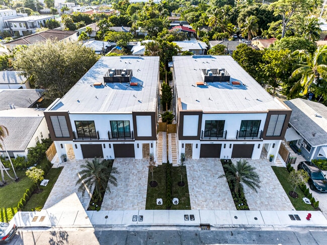 Building Photo - 1121 NE 17th Ave