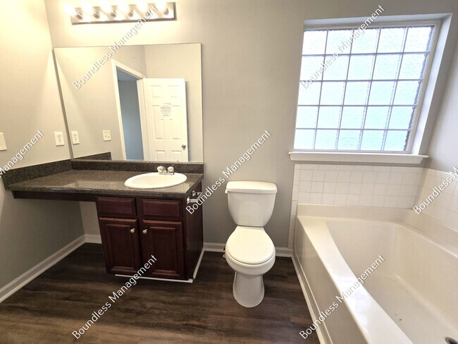 Building Photo - 2330 Hackamore Dr
