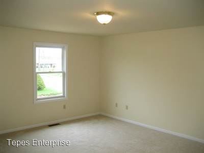 Building Photo - 3 br, 2.5 bath House - 3035 Center Rd