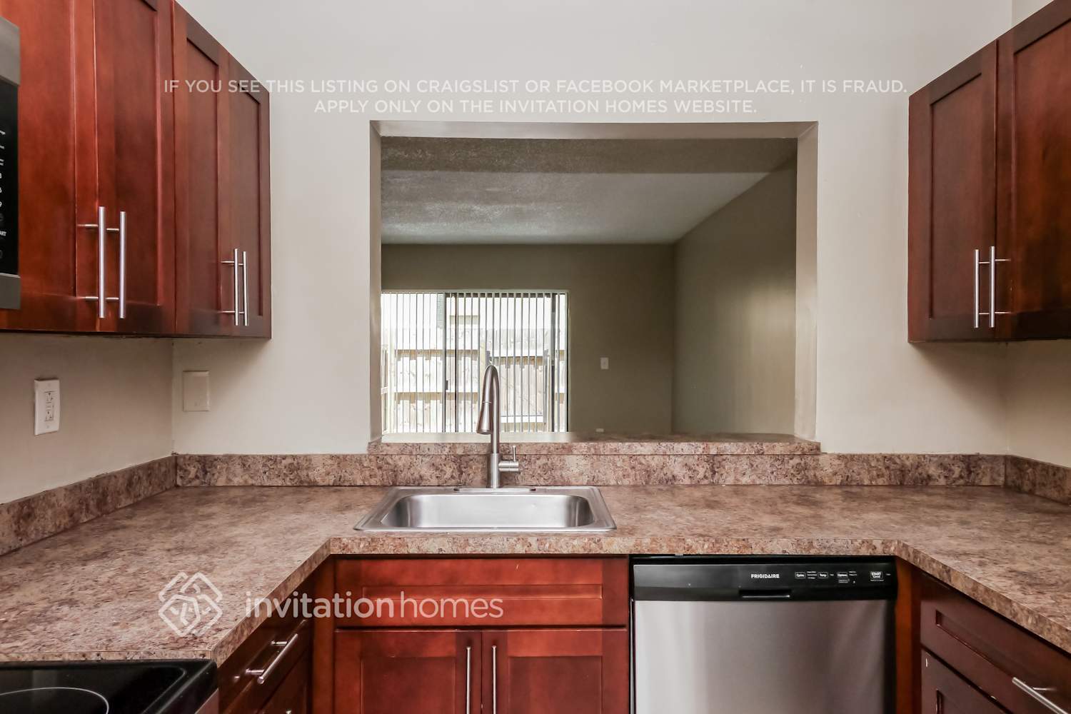 Building Photo - 9489 Palm Cir N