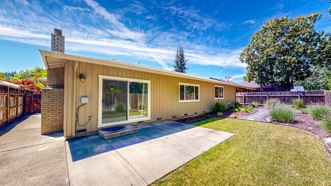 Building Photo - Rincon Valley Single Level, Landscaper Included!