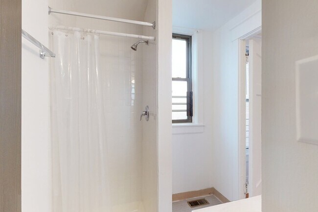 Floorplan - 5218-5220 S. Kimbark Avenue