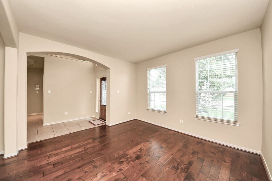 Building Photo - 4 Palmdale Ln