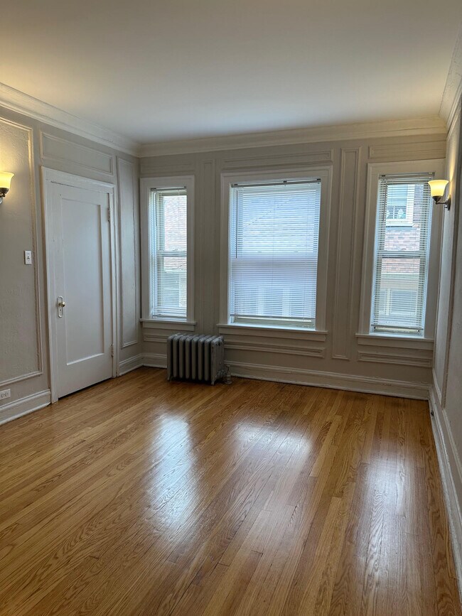 Building Photo - 1637 W Estes Ave
