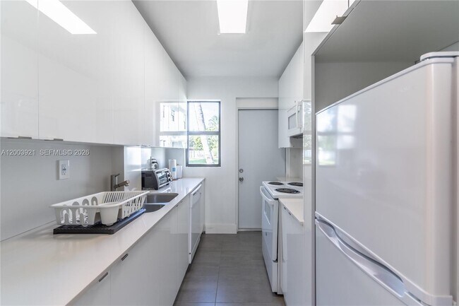 Building Photo - 12344 NE 9th Ave