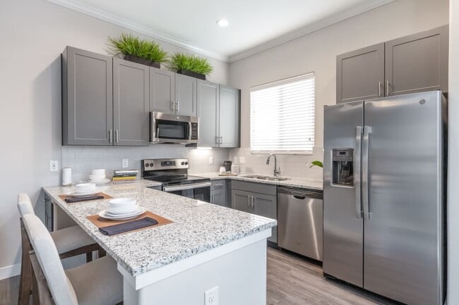 Building Photo - Breeze Street, Justin, TX 76247 - 2 BR 2 BA house