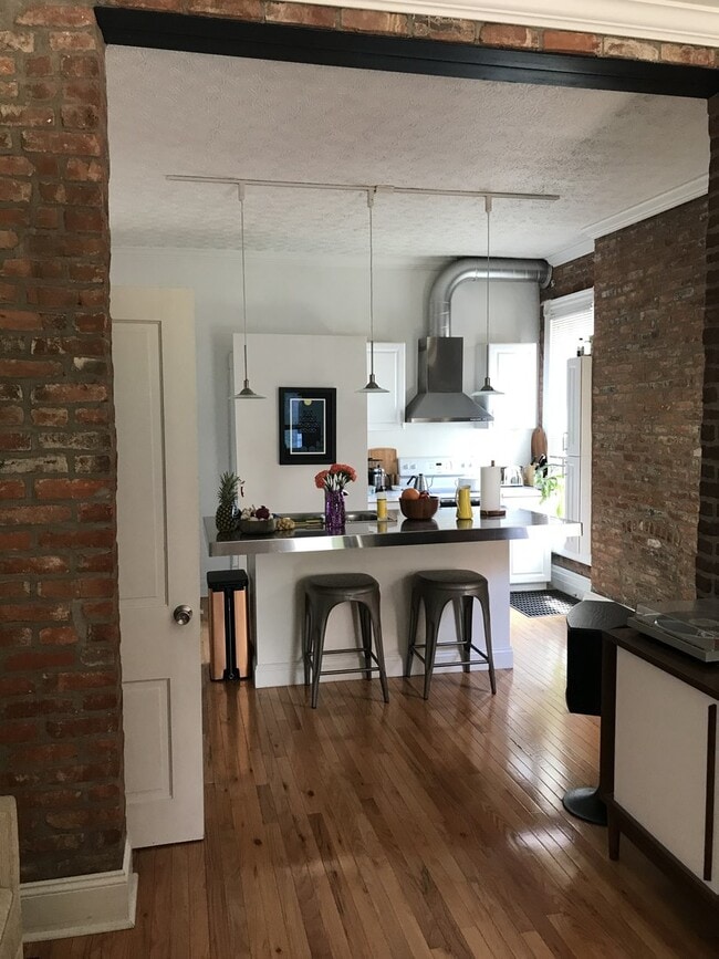 Building Photo - 111 E Blenkner St