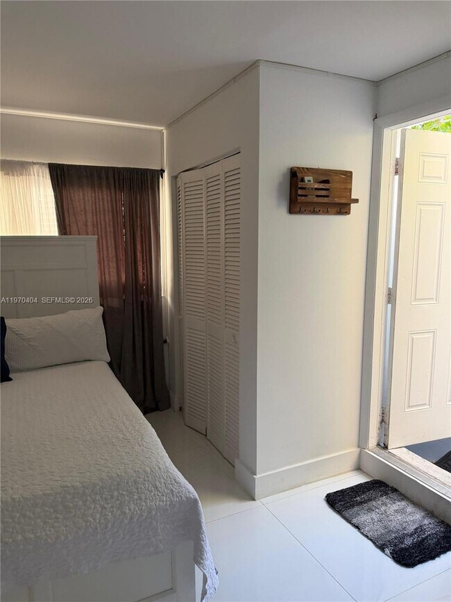 Building Photo - 45 SW 28th Rd