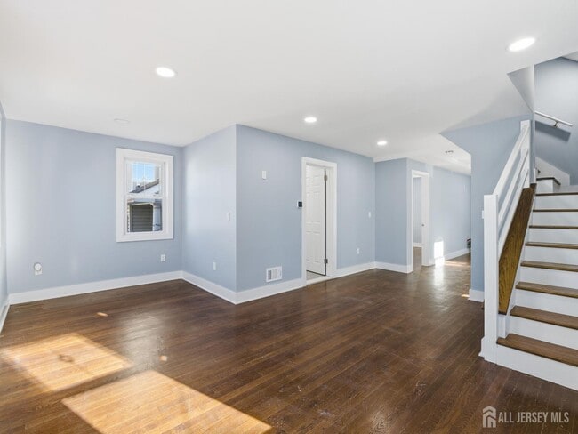 Building Photo - 14 John St