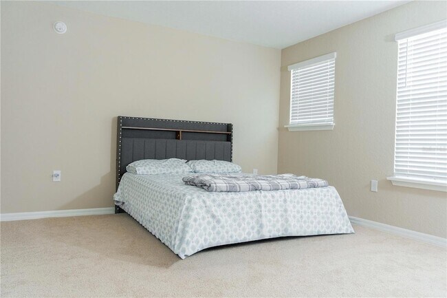 Building Photo - 387 Crossings Ave