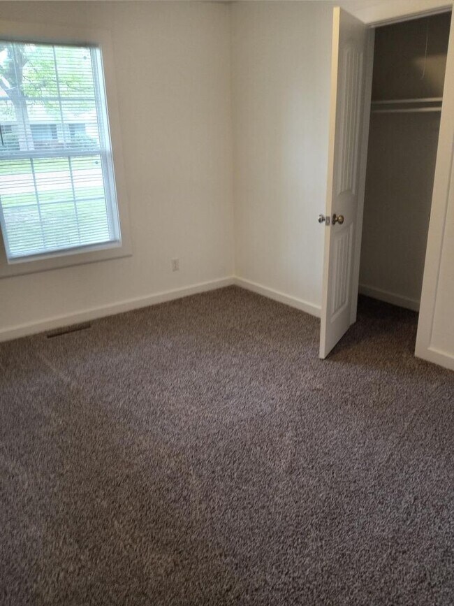 Building Photo - Fully Remodeled 3 Bed / 2 Bath Home with 2-Car Garage