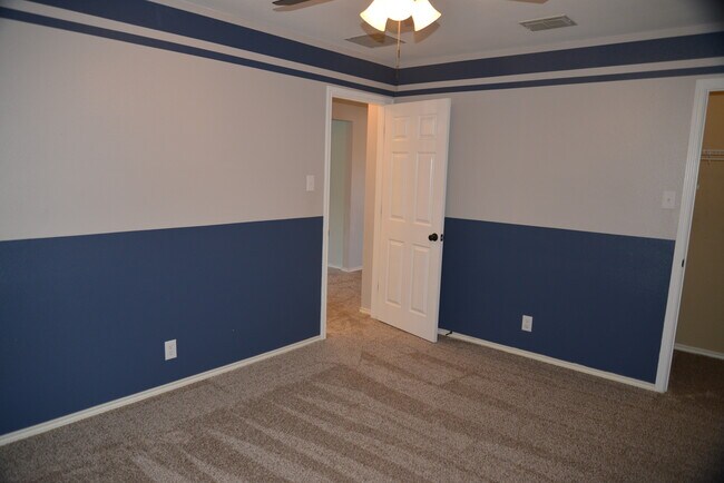 Building Photo - 11715 Oakwood Rdg