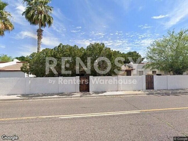 Building Photo - Ideal 2 BD/2 BA/2 CG Townhome with Community Pool Near Olive & 67th in Peoria!