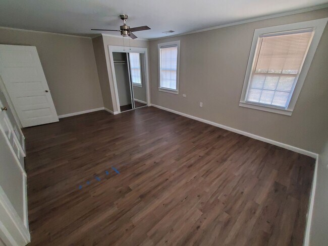 Building Photo - 1713 Darwin Rd SE